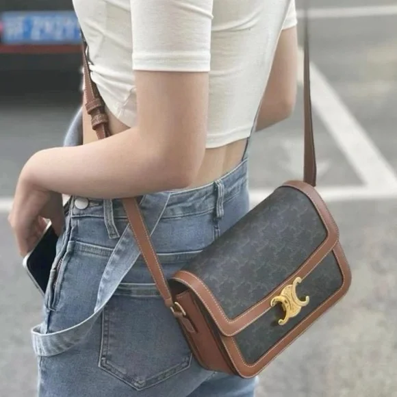 BRAND NEW! Celine TEEN TRIOMPHE BAG IN TRIOMPHE CANVAS AND CALFSKIN - Picture 4 of 16